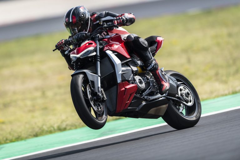 Nuova Ducati Streetfighter V2