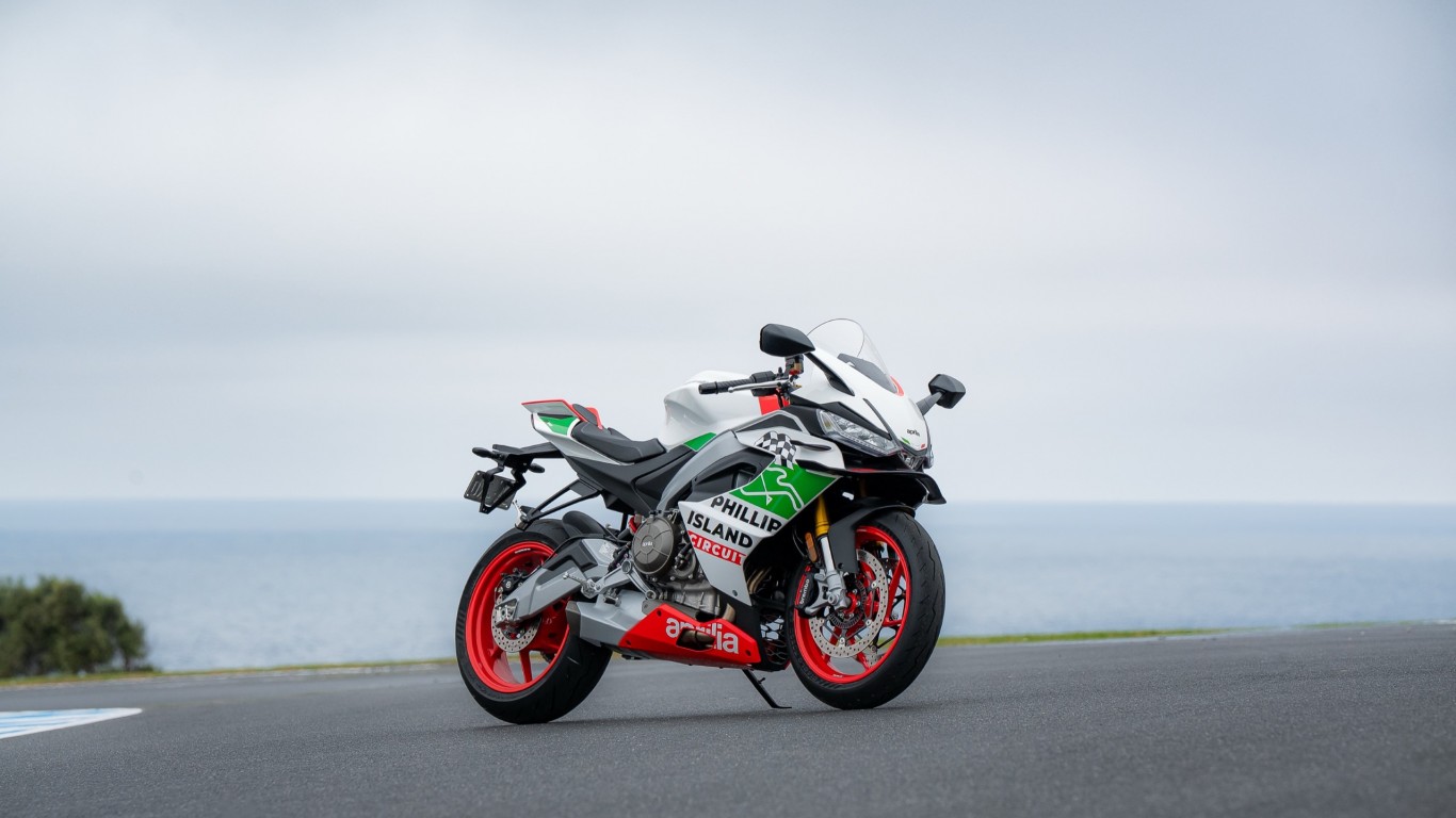 01_Aprilia-RS660-Phillip-Island-Tribute