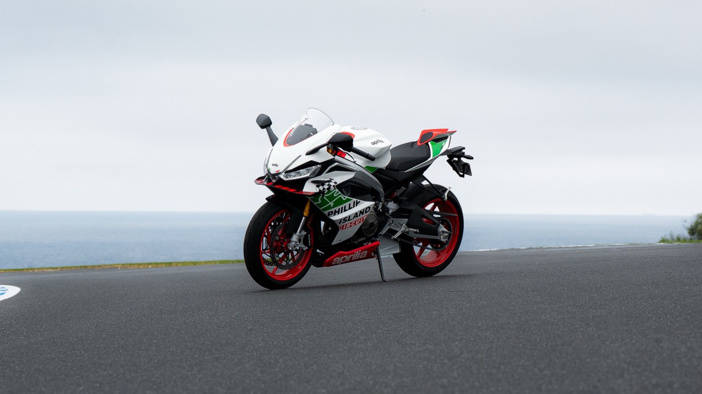 02_Aprilia-RS660-Phillip-Island-Tribute