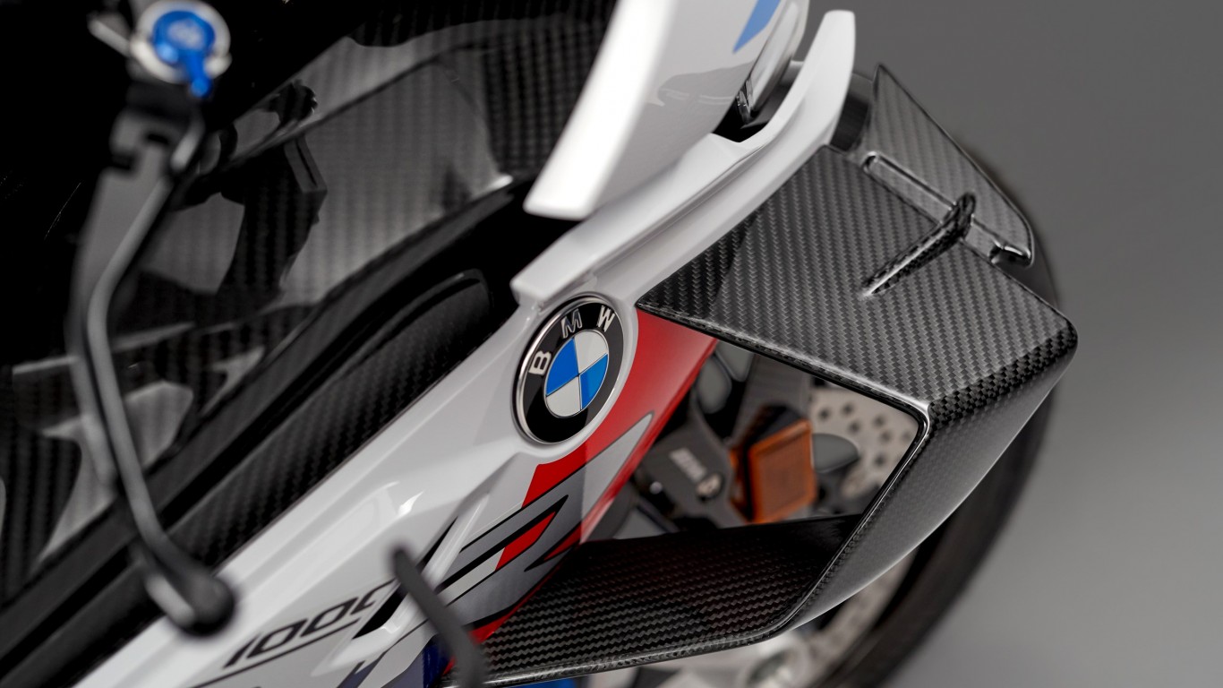 P90398276_highRes_the-new-bmw-m-1000-r