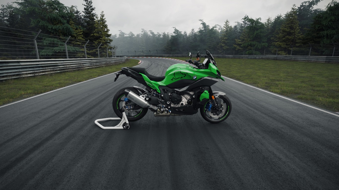 bmw-motorrad-100-jahre-nurburgring-17