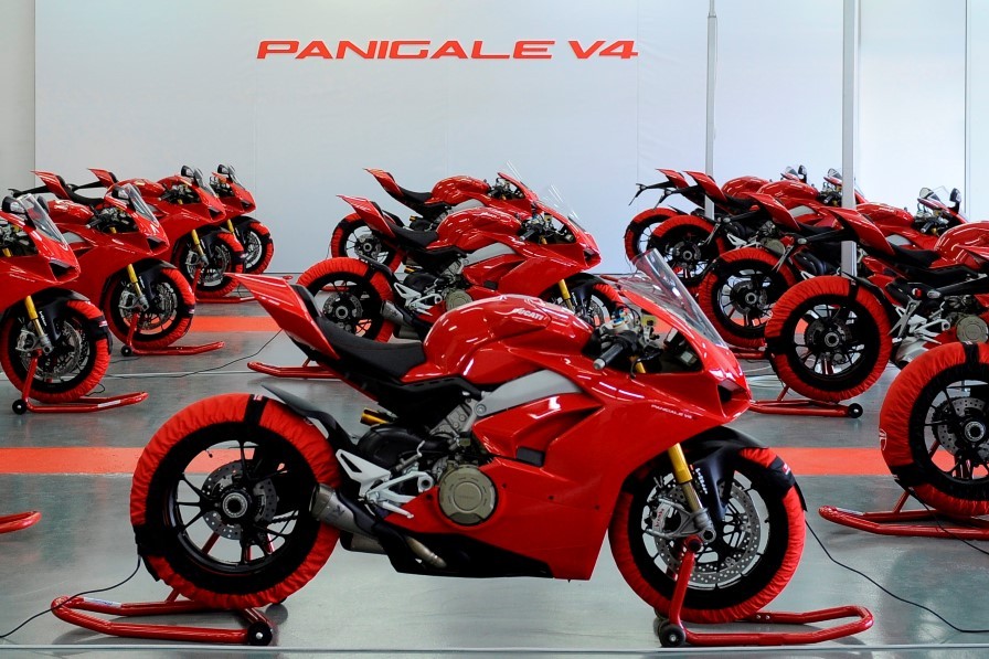 Ducati-Panigale-V4-Press-Launch-Valencia-Ambience_UC70185_High