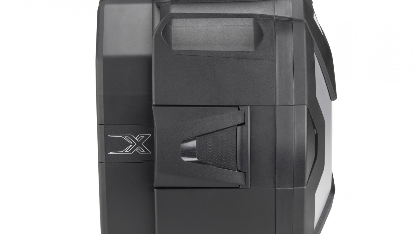 xp01aaa_top-case_still-life_side-expanded_givi