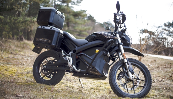Zero DSR Black Forest Edition: la moto elettrica diventa da viaggio