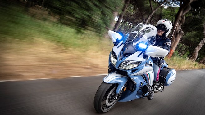 Yamaha Motor fornisce alla Polizia Di Stato le nuove FJR1300AE