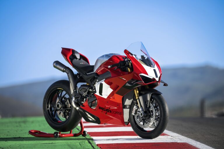 Ducati Panigale V4R 2023: 240,5 cavalli che profumano di Superbike