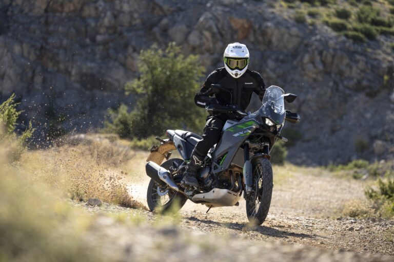 Kawasaki KLE650: 70 cv e 21 pollici per la adv tourer di Akashi