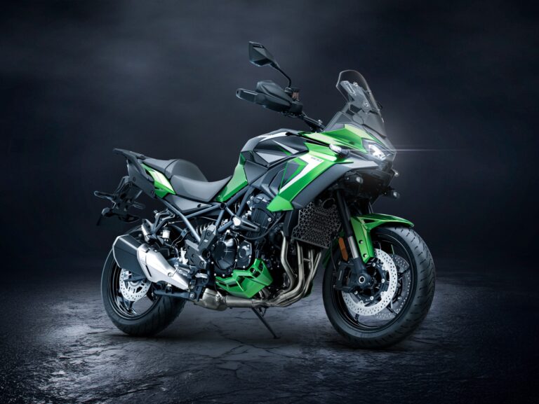 Nuova Kawasaki Versys 900: foto, info e prezzo